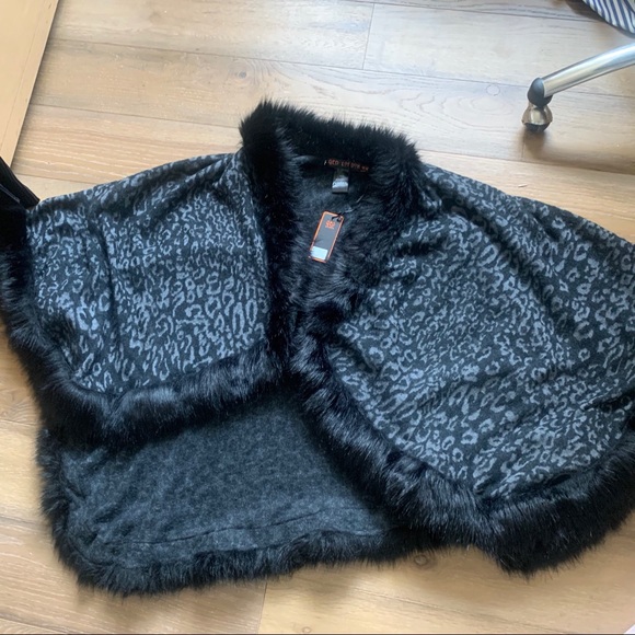 QED LONDON CAPE FAKE FUR LINED NEW - Picture 10 of 11
